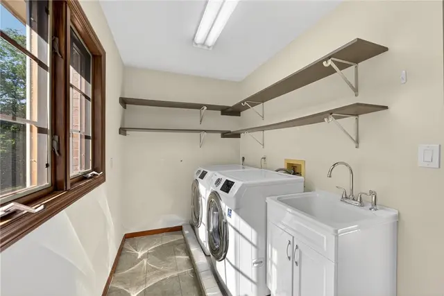 2455 Dogwood Dr gallery image 17