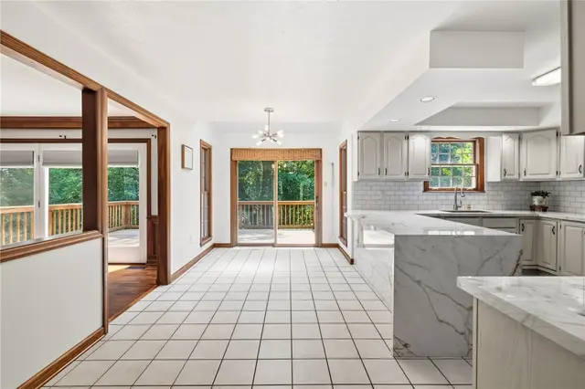 2457 Dogwood Dr gallery image 9
