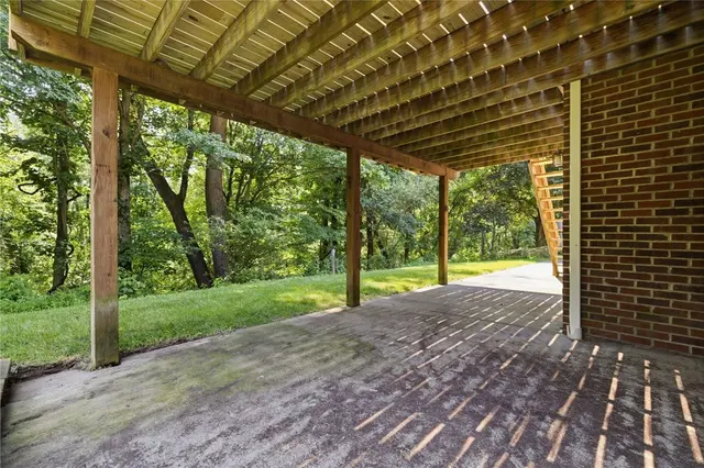 2457 Dogwood Dr gallery image 11