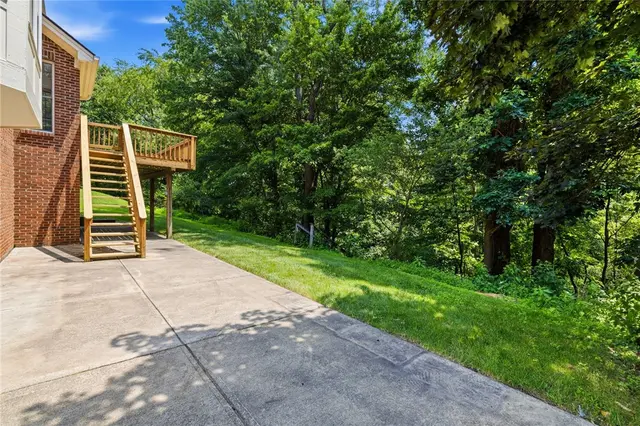 2457 Dogwood Dr gallery image 12