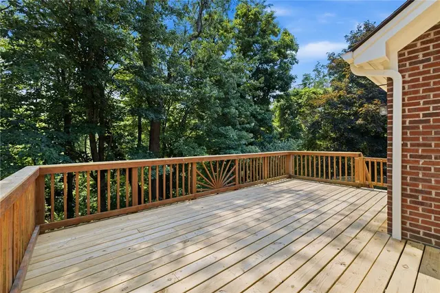 2457 Dogwood Dr gallery image 13