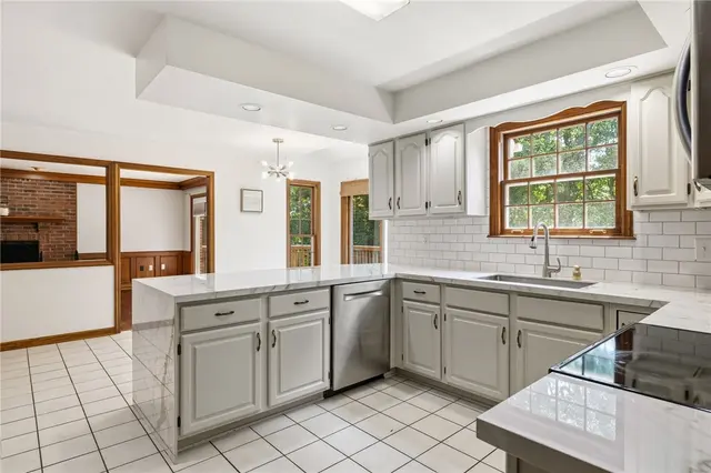 2457 Dogwood Dr gallery image 18