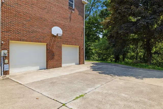 2457 Dogwood Dr gallery image 24