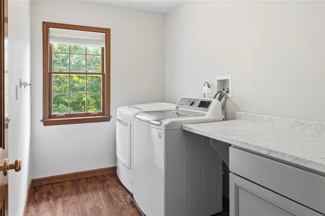 2457 Dogwood Dr gallery image 27