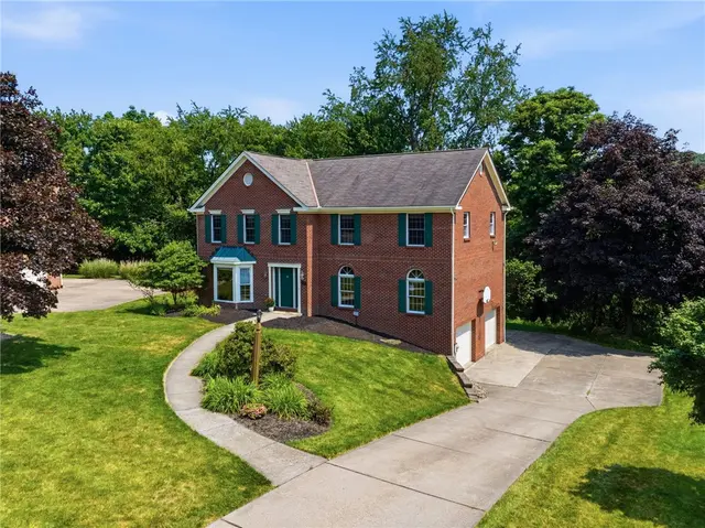 2457 Dogwood Dr gallery image 32