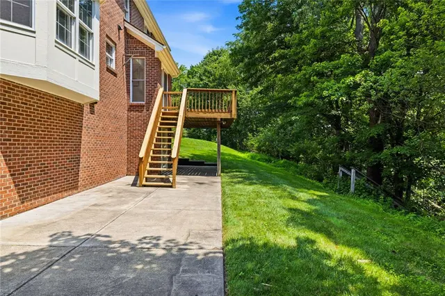 2457 Dogwood Dr gallery image 35