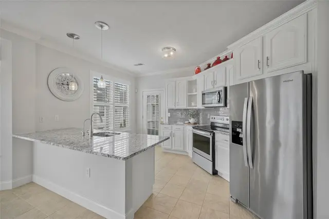 246 Adams Pointe 1 gallery image 6