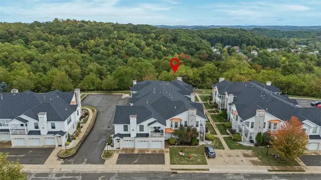 246 Adams Pointe 1 gallery image 7