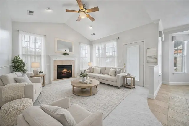 246 Adams Pointe 1 gallery image 11