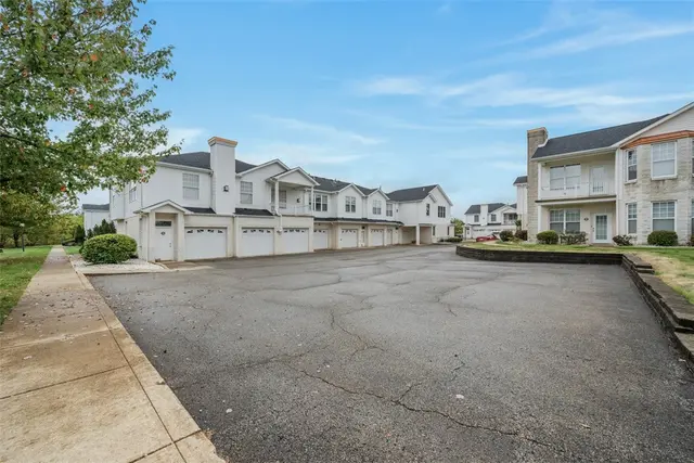 246 Adams Pointe 1 gallery image 16