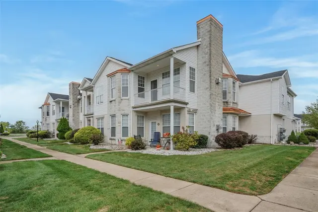 246 Adams Pointe 1