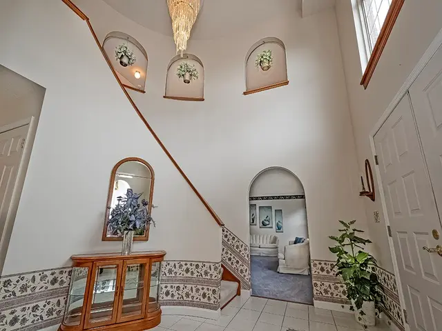 246 Jaclyn Dr gallery image 4