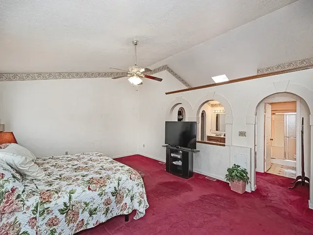 246 Jaclyn Dr gallery image 6