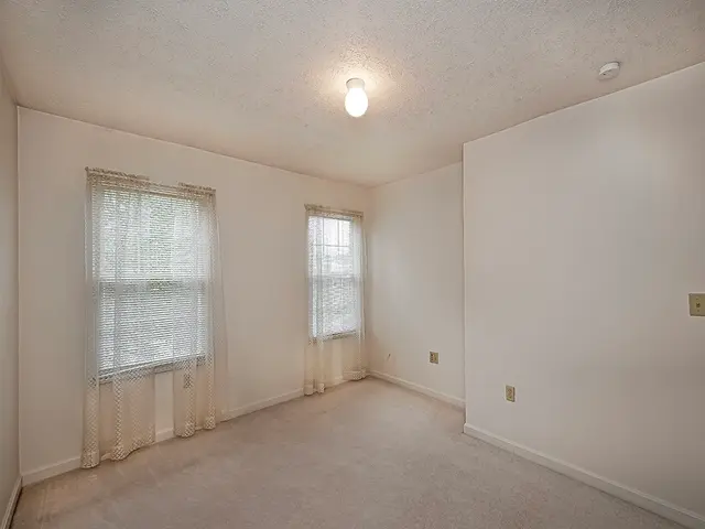 246 Jaclyn Dr gallery image 7