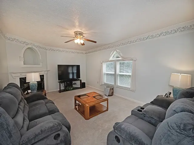 246 Jaclyn Dr gallery image 8