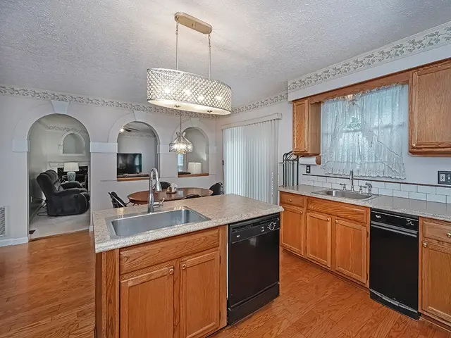 246 Jaclyn Dr gallery image 9