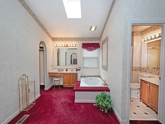 246 Jaclyn Dr gallery image 10