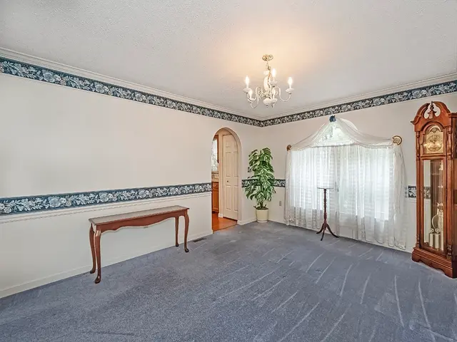 246 Jaclyn Dr gallery image 12