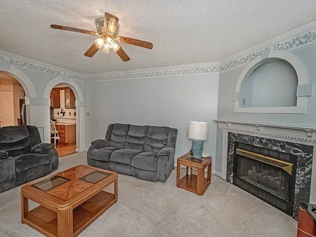 246 Jaclyn Dr gallery image 15
