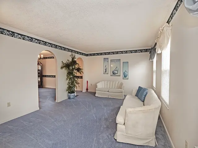 246 Jaclyn Dr gallery image 16