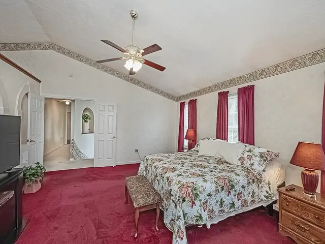246 Jaclyn Dr gallery image 17