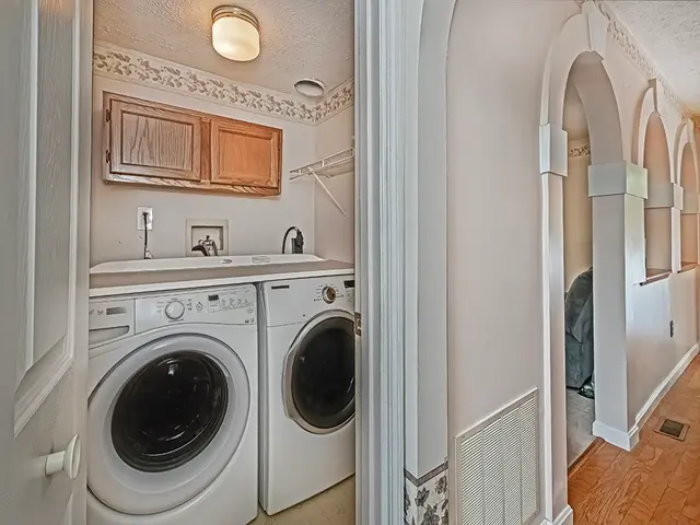246 Jaclyn Dr gallery image 25