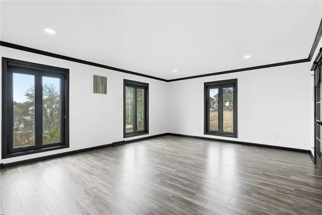 2460 Nicholson Road gallery image 3