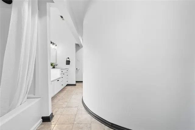 2460 Nicholson Road gallery image 9