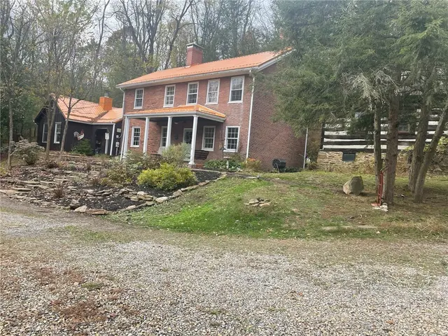 2460 Pleuchel Rd gallery image 5