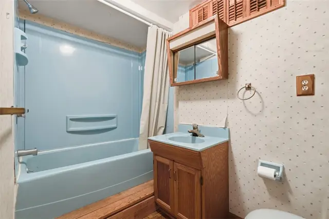 2464 Henry Lane gallery image 22