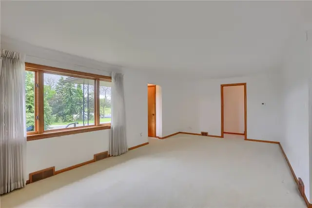 2467 Nicholson Road gallery image 3