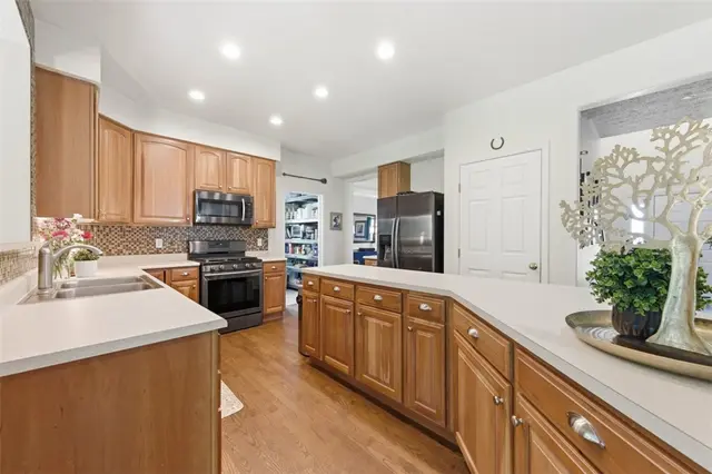 247 Cliffside Dr gallery image 11