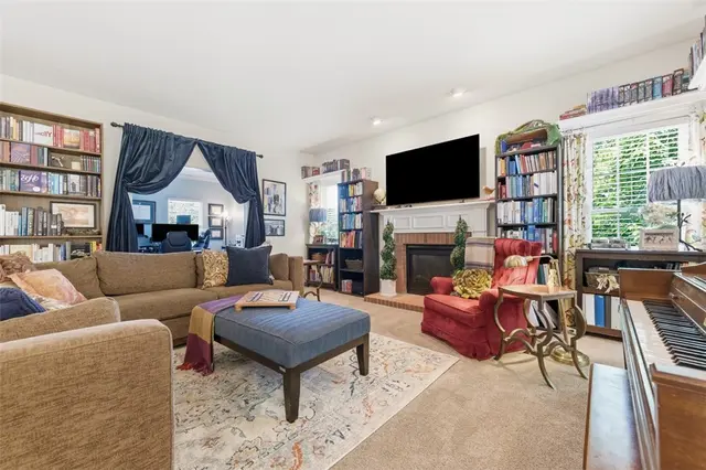 247 Cliffside Dr gallery image 15