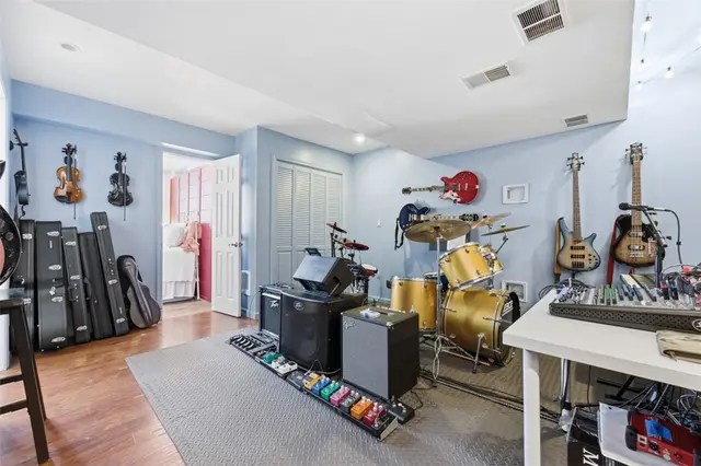 247 Cliffside Dr gallery image 36