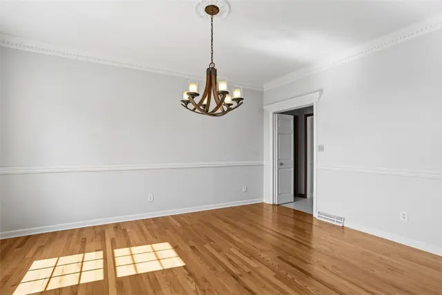 247 Erin gallery image 9