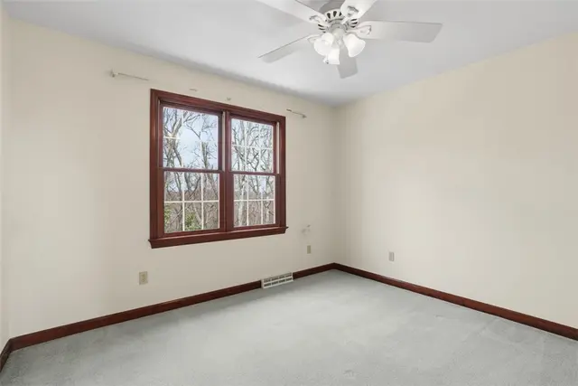 247 Erin gallery image 26