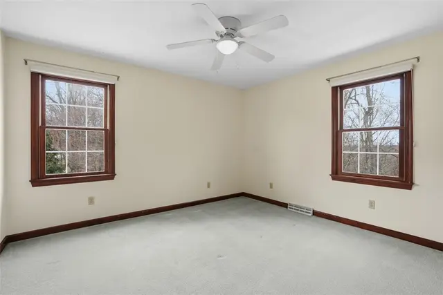 247 Erin gallery image 28