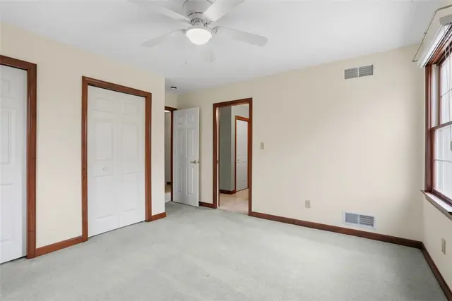 247 Erin gallery image 30