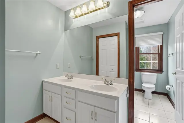 247 Erin gallery image 31