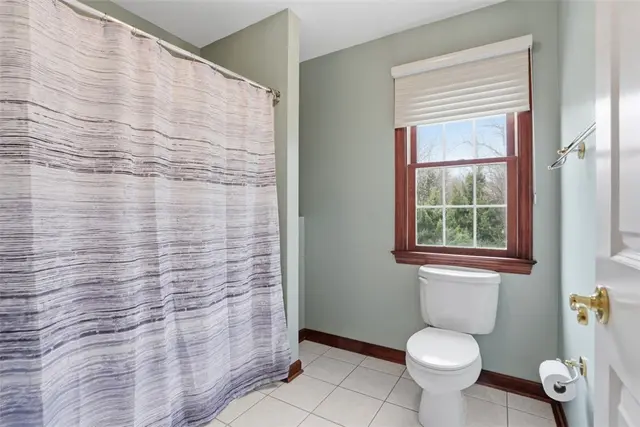 247 Erin gallery image 32