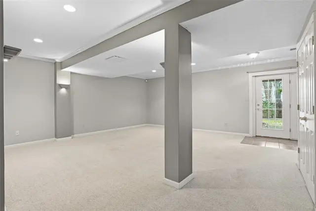 247 Erin gallery image 33