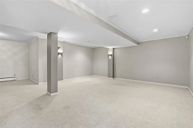 247 Erin gallery image 34