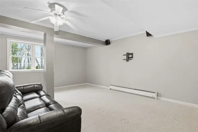 247 Erin gallery image 36