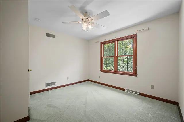 247 Erin Drive gallery image 7