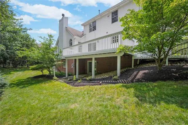 247 Erin Drive gallery image 11