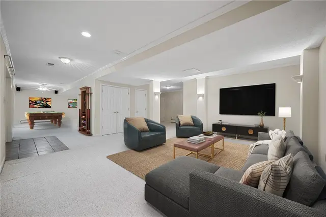 247 Erin Drive gallery image 12