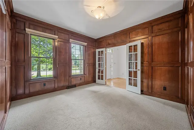 247 Erin Drive gallery image 13