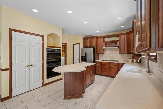 247 Erin Drive gallery image 15