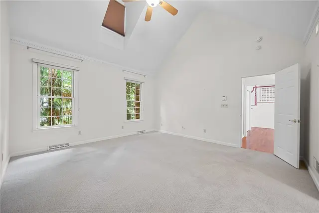 247 Erin Drive gallery image 16