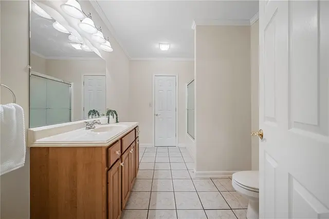 247 Erin Drive gallery image 17